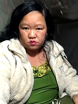 Snapshot of riso-00 chatting on 12/01/25, 09:14 riso-00 online show from 12/01/25, 09:14