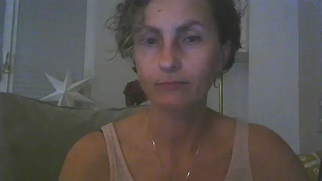 Snapshot of Sylira chatting on 07/20/26, 12:47 Sylira online show from 07/20/26, 12:47