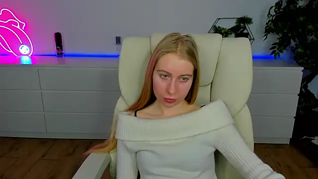 Alina Blonde online show from 02/15/26, 08:24