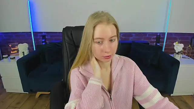 Alina Blonde online show from 02/16/26, 06:42