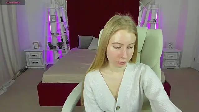 Alina Blonde online show from 04/23/26, 12:29