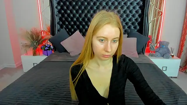Snapshot of Alina_Blonde chatting on 04/25/26, 01:41 Alina Blonde online show from 04/25/26, 01:41