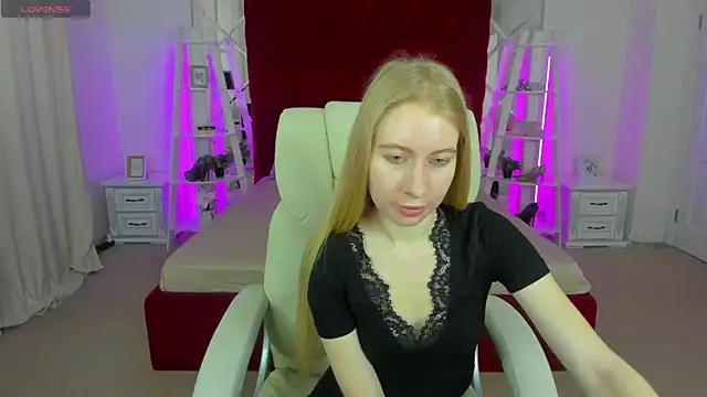 Snapshot of Alina_Blonde chatting on 05/09/26, 05:34 Alina Blonde online show from 05/09/26, 05:34