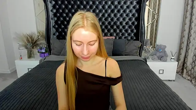 Snapshot of Alina_Blonde chatting on 05/28/26, 11:40 Alina Blonde online show from 05/28/26, 11:40