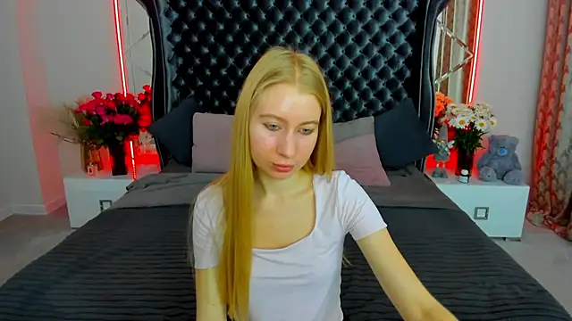 Snapshot of Alina_Blonde chatting on 06/27/26, 05:56 Alina Blonde online show from 06/27/26, 05:56