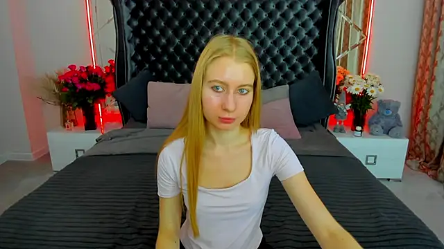 Snapshot of Alina_Blonde chatting on 06/27/26, 12:22 Alina Blonde online show from 06/27/26, 12:22