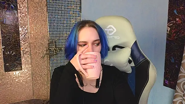 Eniferi online show from 10/28/25, 02:42