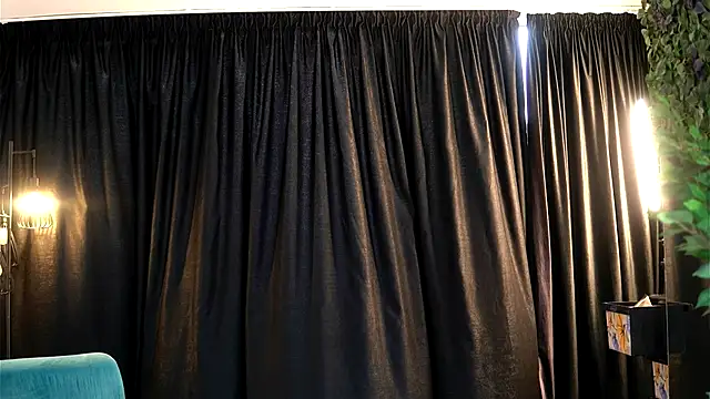 YuliaDesirevska online show from 12/21/25, 12:34