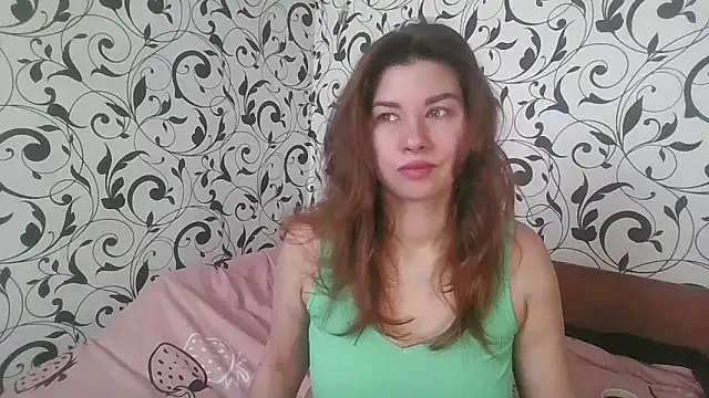 Snapshot of YourEmilie chatting on 01/12/26, 10:42 YourEmilie online show from 01/12/26, 10:42