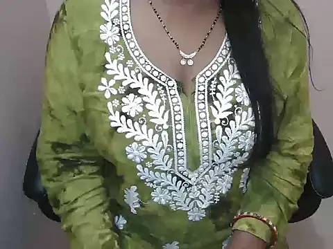 Snapshot of bold_naina chatting on 10/19/25, 04:02 bold naina online show from 10/19/25, 04:02