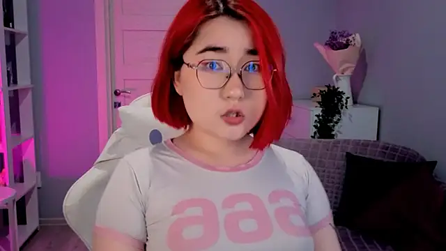 Snapshot of Sexy_Peachy chatting on 09/17/25, 07:54 Sexy Peachy online show from 09/17/25, 07:54