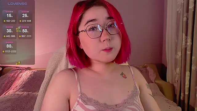 Snapshot of Sexy_Peachy chatting on 10/06/25, 08:23 Sexy Peachy online show from 10/06/25, 08:23