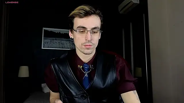 Snapshot of OLIVER__MARTINEZ chatting on 10/23/25, 08:40 OLIVER MARTINEZ online show from 10/23/25, 08:40