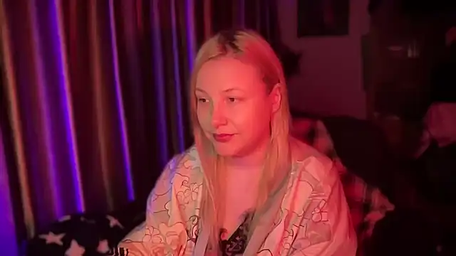 Snapshot of BikiHellena chatting on 11/01/25, 12:45 BikiHellena online show from 11/01/25, 12:45