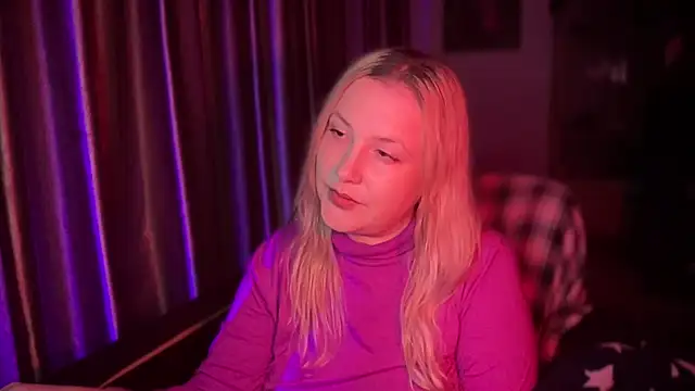 BikiHellena online show from 11/28/25, 12:24