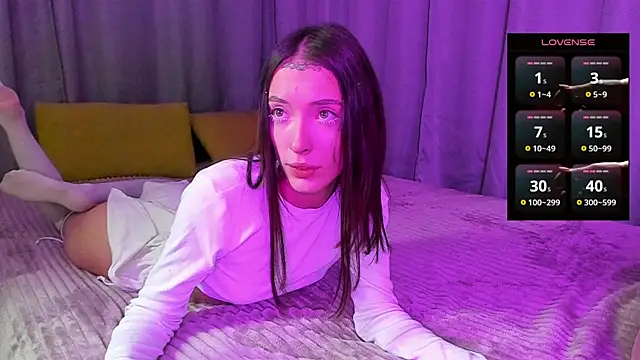 Snapshot of EMiaLure chatting on 10/19/25, 07:25 EMiaLure online show from 10/19/25, 07:25