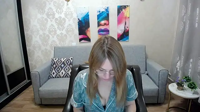 shy hot cat online show from 10/17/25, 06:38