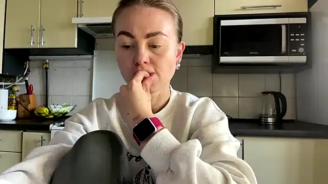 MartaLuna  online show from 04/23/26, 03:03