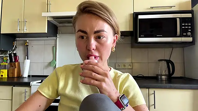 Snapshot of MartaLuna_ chatting on 07/07/26, 07:45 MartaLuna online show from 07/07/26, 07:45