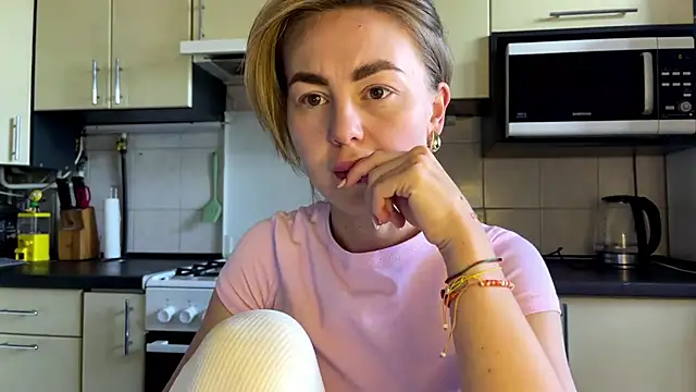 Snapshot of MartaLuna_ chatting on 07/20/26, 11:56 MartaLuna online show from 07/20/26, 11:56