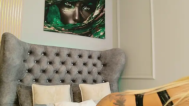 MeganXDesire online show from 10/24/25, 04:53