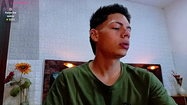 Snapshot of JhosuaVega chatting on 11/14/25, 10:07 JhosuaVega online show from 11/14/25, 10:07