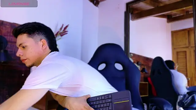 JhosuaVega online show from 04/23/26, 02:02