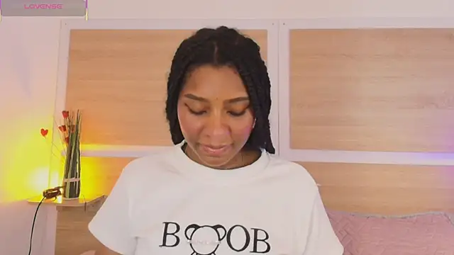 Snapshot of ValeryCortezm chatting on 10/29/25, 12:18 ValeryCortezm online show from 10/29/25, 12:18