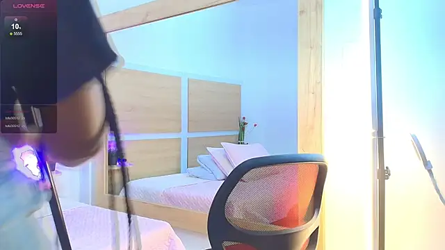 Snapshot of ValeryCortezm chatting on 11/02/25, 01:52 ValeryCortezm online show from 11/02/25, 01:52