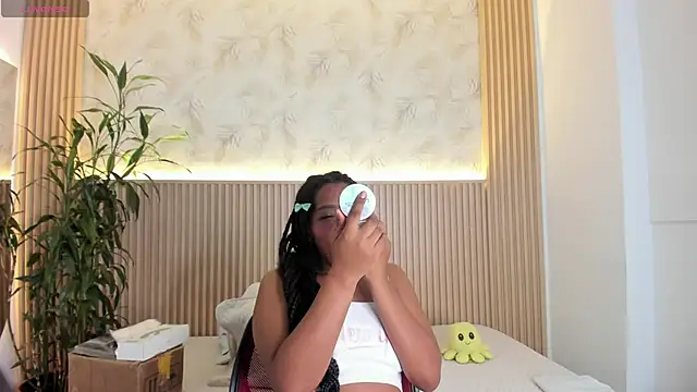 Snapshot of ValeryCortezm chatting on 11/04/25, 12:26 ValeryCortezm online show from 11/04/25, 12:26