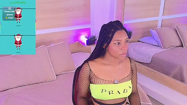 Snapshot of ValeryCortezm chatting on 11/27/25, 12:29 ValeryCortezm online show from 11/27/25, 12:29