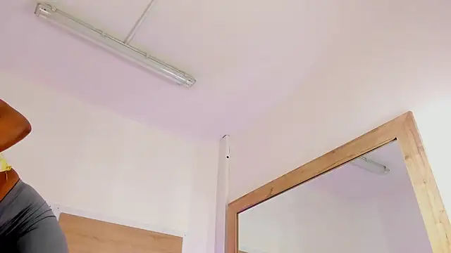 Snapshot of ValeryCortezm chatting on 12/16/25, 12:54 ValeryCortezm online show from 12/16/25, 12:54