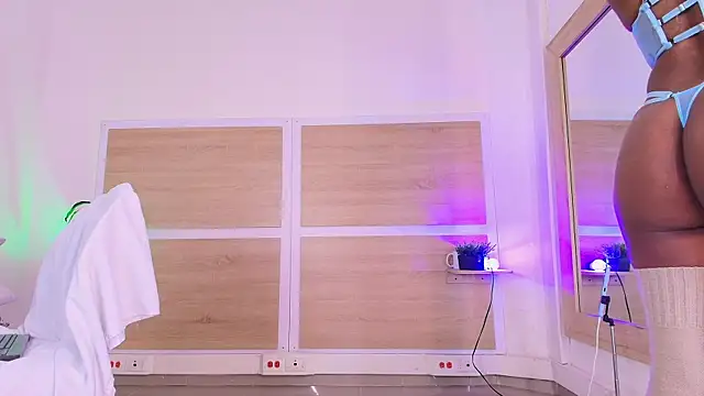 Snapshot of ValeryCortezm chatting on 01/17/26, 01:05 ValeryCortezm online show from 01/17/26, 01:05