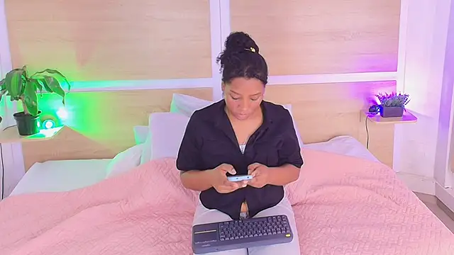 Snapshot of ValeryCortezm chatting on 02/05/26, 01:05 ValeryCortezm online show from 02/05/26, 01:05