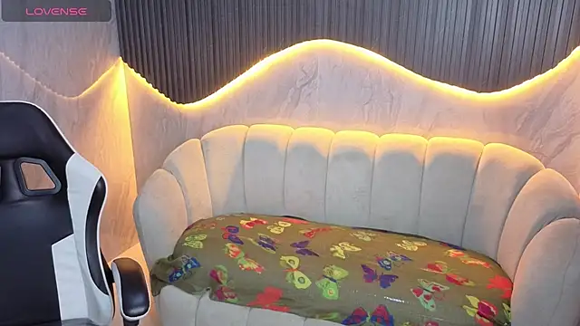 Maia Tx online show from 10/06/25, 01:19