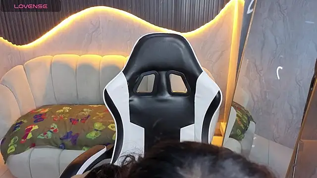 Maia Tx online show from 10/11/25, 01:09