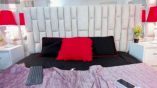 Snapshot of melani_hom chatting on 09/17/25, 12:40 melani hom online show from 09/17/25, 12:40