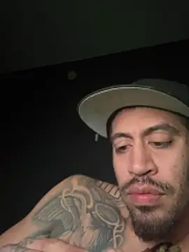 Snapshot of busnfatnutsLildee chatting on 10/27/25, 12:31 busnfatnutsLildee online show from 10/27/25, 12:31