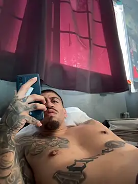 Snapshot of busnfatnutsLildee chatting on 11/25/25, 05:13 busnfatnutsLildee online show from 11/25/25, 05:13