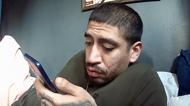 Snapshot of busnfatnutsLildee chatting on 12/21/25, 07:54 busnfatnutsLildee online show from 12/21/25, 07:54