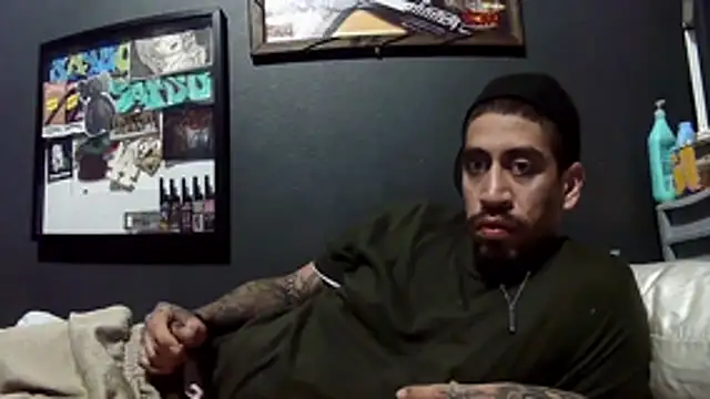 Snapshot of busnfatnutsLildee chatting on 12/22/25, 08:44 busnfatnutsLildee online show from 12/22/25, 08:44