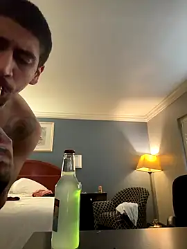 Snapshot of busnfatnutsLildee chatting on 01/06/26, 06:44 busnfatnutsLildee online show from 01/06/26, 06:44