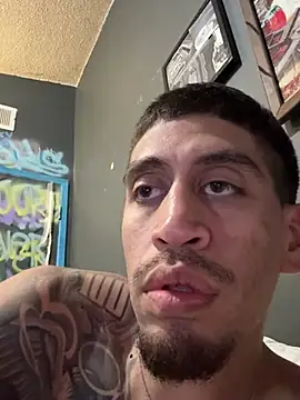 Snapshot of busnfatnutsLildee chatting on 01/18/26, 05:44 busnfatnutsLildee online show from 01/18/26, 05:44