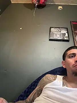 Snapshot of busnfatnutsLildee chatting on 02/17/26, 09:32 busnfatnutsLildee online show from 02/17/26, 09:32