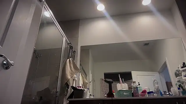 Snapshot of jasoncali305 chatting on 09/21/25, 12:45 jasoncali305 online show from 09/21/25, 12:45