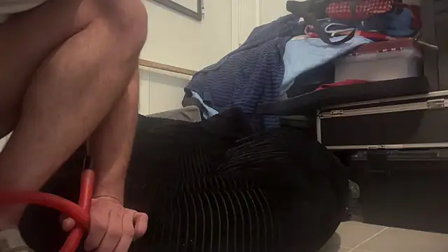 Snapshot of jasoncali305 chatting on 10/31/25, 03:35 jasoncali305 online show from 10/31/25, 03:35