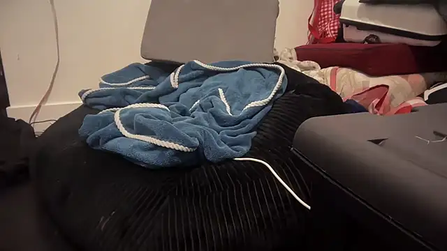 Snapshot of jasoncali305 chatting on 11/12/25, 05:02 jasoncali305 online show from 11/12/25, 05:02