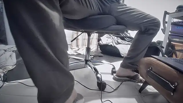 Snapshot of jasoncali305 chatting on 11/22/25, 07:35 jasoncali305 online show from 11/22/25, 07:35