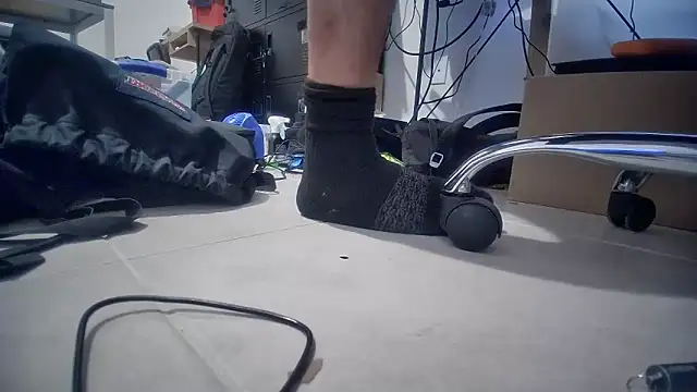 Snapshot of jasoncali305 chatting on 12/17/25, 06:03 jasoncali305 online show from 12/17/25, 06:03