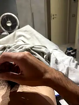 Snapshot of alexbergo87 chatting on 09/17/25, 07:37 alexbergo87 online show from 09/17/25, 07:37